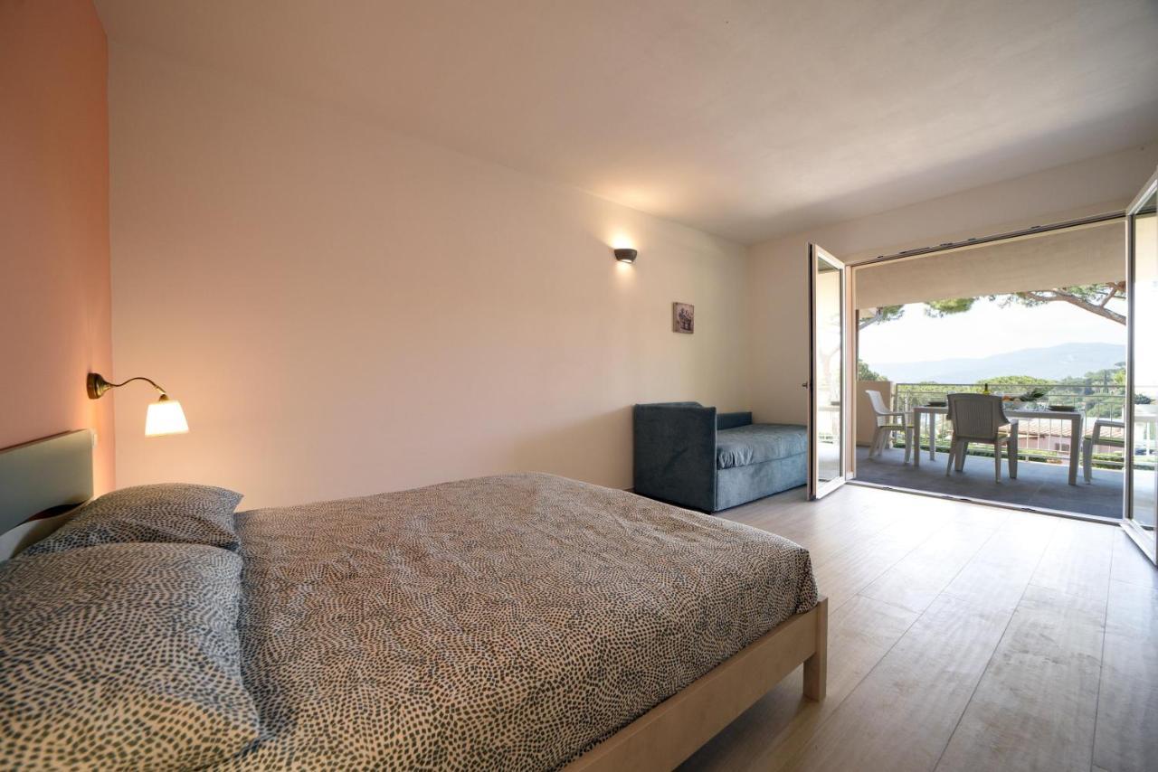 Residence Le Grazie Est カポリーヴェリ エクステリア 写真