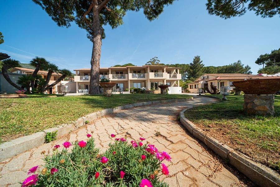Residence Le Grazie Est カポリーヴェリ エクステリア 写真
