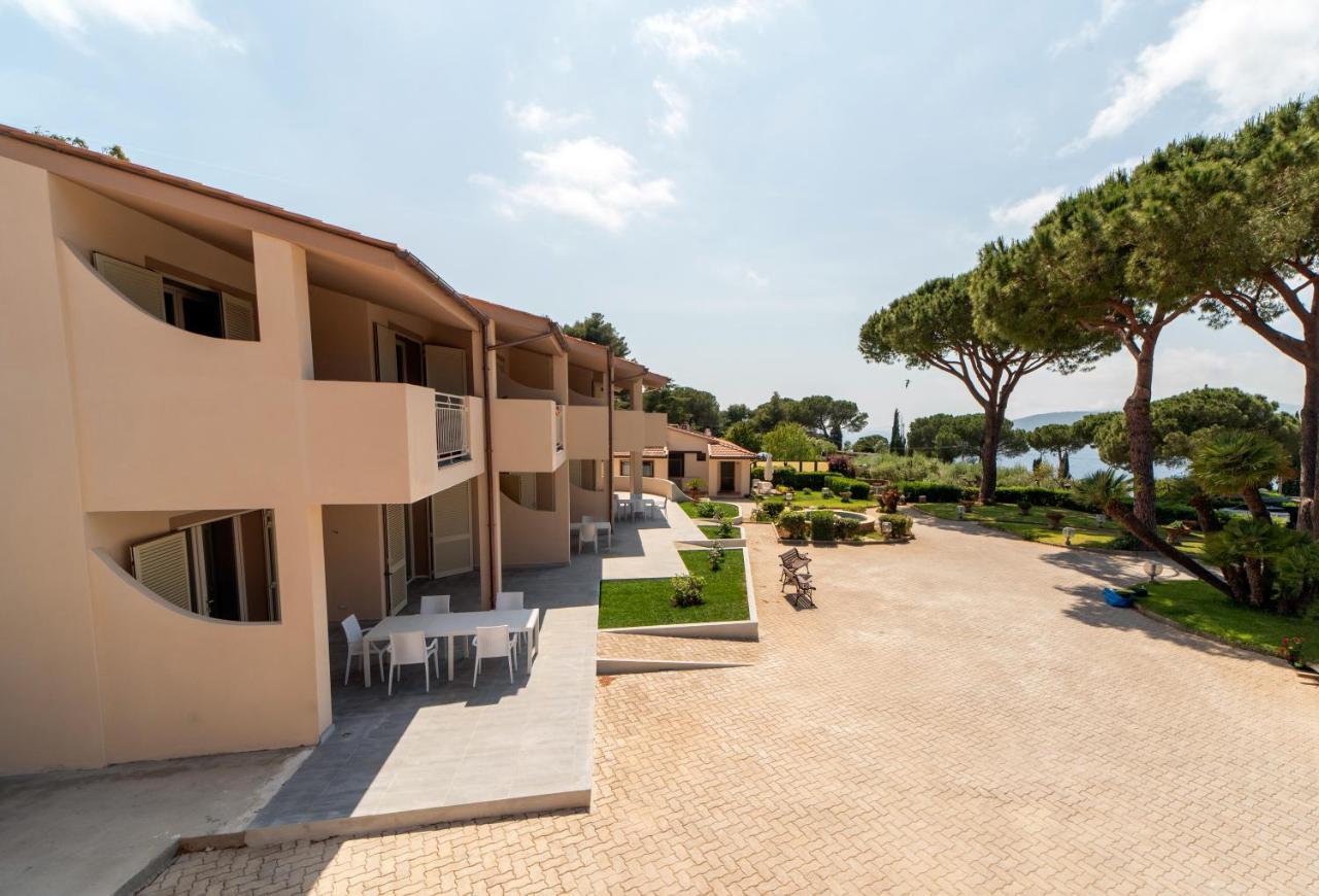 Residence Le Grazie Est カポリーヴェリ エクステリア 写真