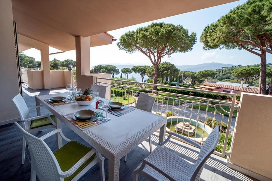 Residence Le Grazie Est カポリーヴェリ エクステリア 写真
